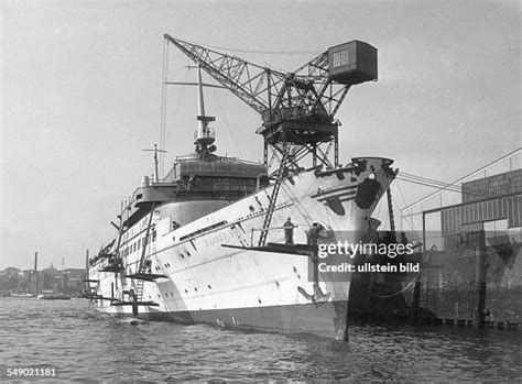 32 Wappen Von Hamburg Photos And High Res Pictures Getty Images