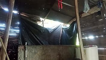 me follo a mi mejor amiga mientras se da un baño XVIDEOS