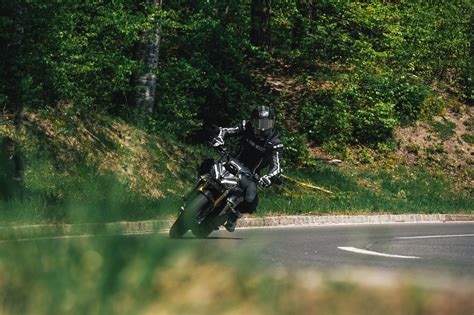 Hyper Naked Bike Vergleich Triumph Speed Triple RS