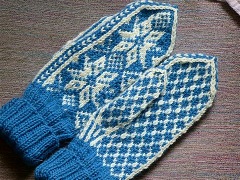 Ravelry Christmas Claps Pattern By Drops Design