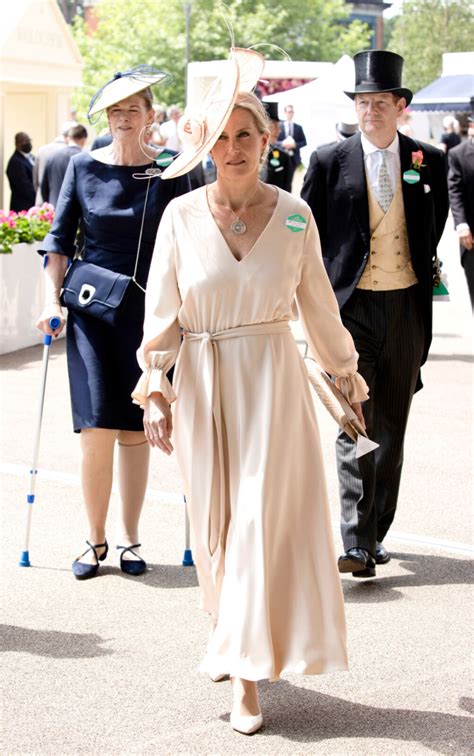 Sophie Makes A Statement In Bold Floral Dress In Scotland Starts At 60