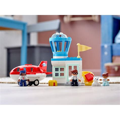 Купить Конструктор LEGO DUPLO Town 10961 Самолет и аэропорт