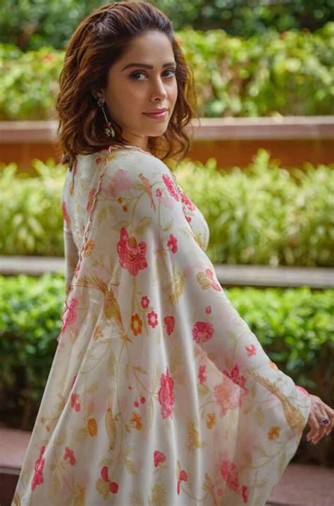 Nushrratt Bharuchha looking hot in a red oversized blazer and flared pant नसरत भरच क बस