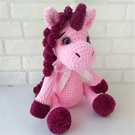 Очень красивая мягкая игрушка из плюшевой пряжи. Связана крючком ...