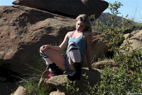 Gorgeous Babe Dahlia Sky Showing Her Nice Boobs Outdoors 15 Photos