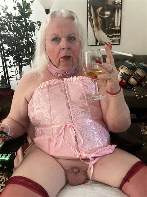 Pissing In Pink And Smoking Nude Pics XHamster