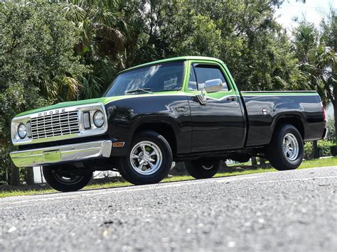 1975 Dodge D100