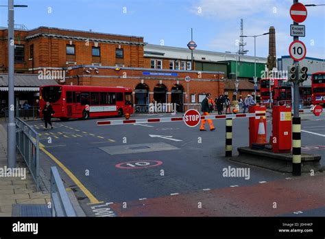 Golders Green Bus Depot Hi Res Stock Photography And Images Alamy