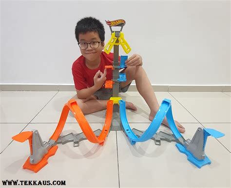 Hot Wheels Action Loop Launch Toy Review Tekkaus Malaysia Lifestyle Blogger Influencer
