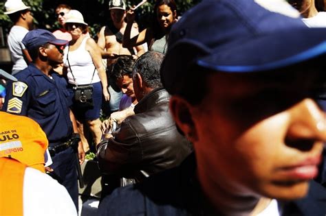 Parada Gay termina público de mil pessoas em São Paulo UOL Notícias