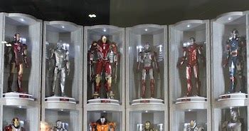 Dennis Toys Hot Toys Booth Stgcc