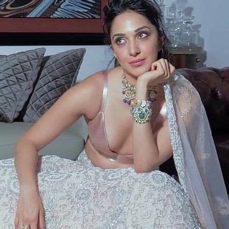 Kiara Advani Fanbase On Instagram Hot Not Kiaraadvanihot Kiaraadvanisexy
