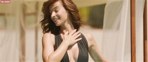 Naked Sara Prata in Alguém Como Eu