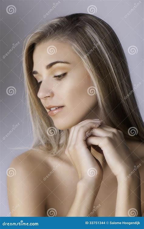 Portrait De Belle Jeune Femme Blonde Photo Stock Image Du Mode Dewy