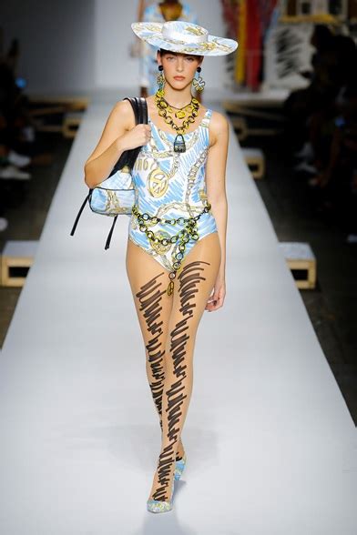 Sfilata Moschino Milano Collezioni Primavera Estate 2019 Vogue