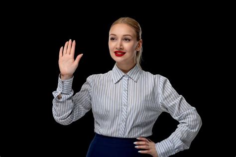 Femme d affaires jolie fille blonde montrant un panneau d arrêt avec du