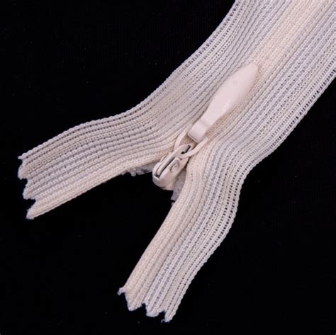 Купить Молния потайная нераз 60см S-123 бежевый молочный SBS уп.100шт ...