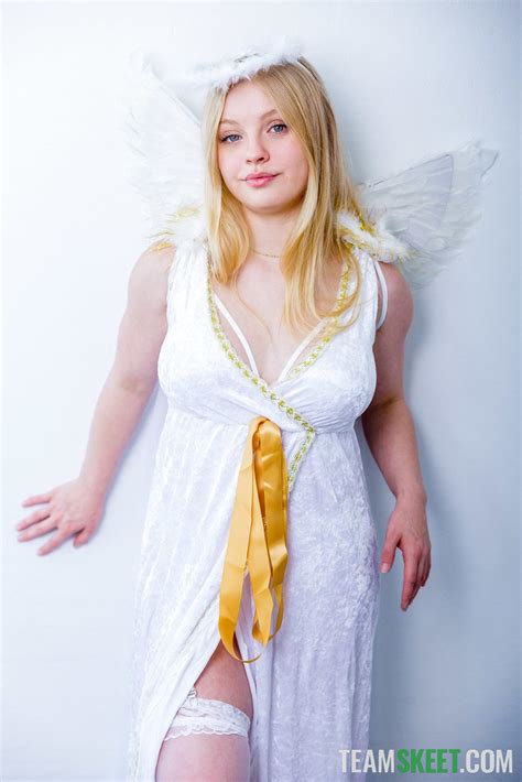 Angelic Kylie Shay Wearing Lingerie Giving Damon Dice A Nice Titjob 17 Photos