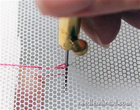 Вышивка люневильским крючком