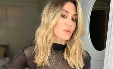 Jimena Barón y su baile hot meneando la cola junto a un tender