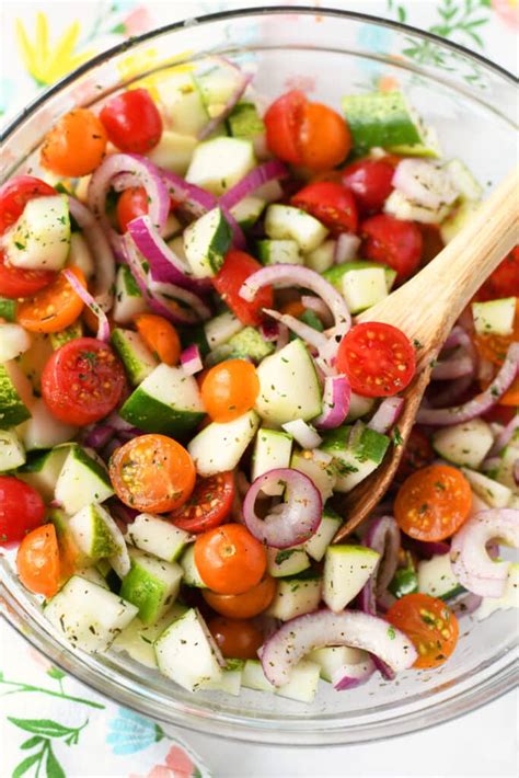 Easy Garden Fresh Cucumber And Tomato Salad Sizzling Eats