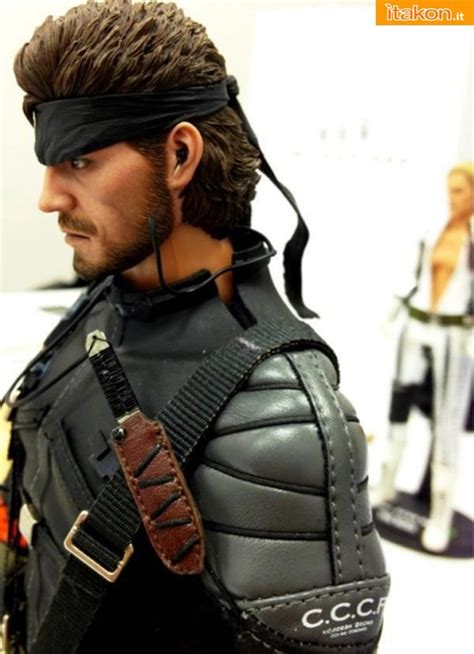 Hot Toys Metal Gear Solid Snake Eater Naked Snake Sneaking Suit