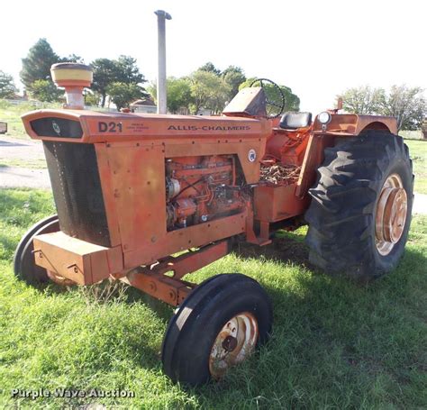 Allis Chalmers D21 tractor in Odessa, TX | Item L6619 sold | Purple Wave