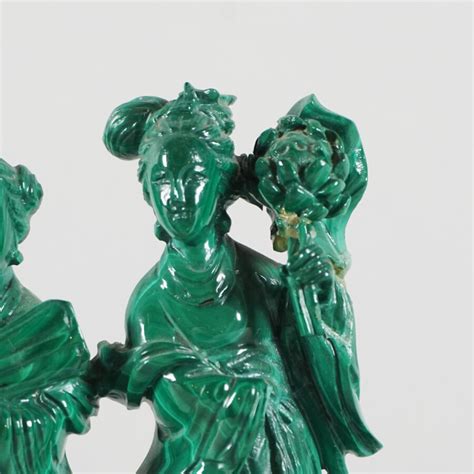 Statuette En Malachite Figurant Un Groupe De Jeunes Femmes Chine