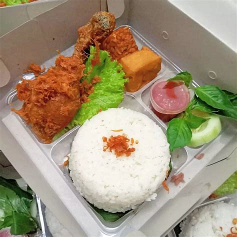 nasi lalapan ayam goreng telur ide makanan makanan  minuman makanan