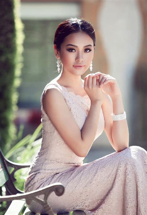 Ngỡ ngàng với hot girl Việt Nam cực giống diễn viên Thư Kỳ