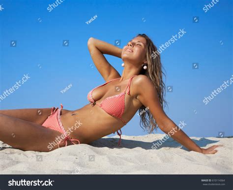 10 Hot Sexy Sun Ning Bikini Pics