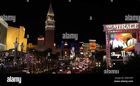 Ultra HD 4K Venetian Hotel Nightlife Las Vegas Strip Crowded Road