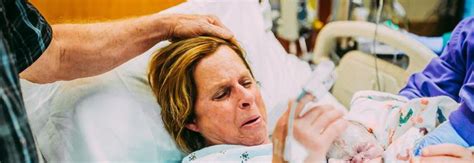 Nonna Di Anni Partorisce Una Bambina Per Il Figlio Gay Un Dono Di Una Madre Per Il Figlio