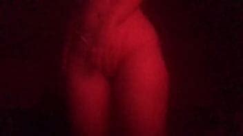 joven gordita caliente bailando frente a la cámara XVIDEOS