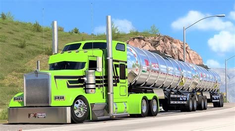 Kenworth W900 Pistachon Transportando Doble Remolque Tanques