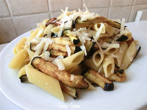 Pasta Con Le Melanzane Fritte Le Ricette Di Graziella Chiapparo