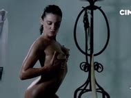 Naked Unknown In En Retirada