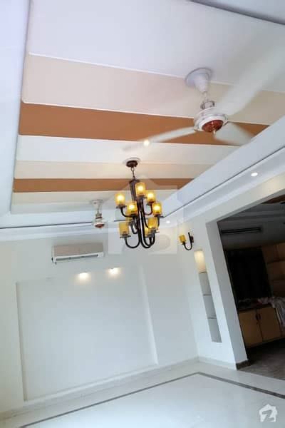18 Marla Used Good Condition Beautiful House For Sale Near Mian Plaza