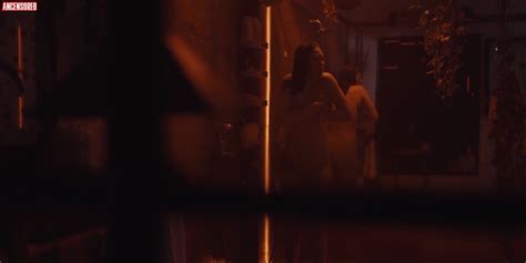 Naked Melisa Senolsun In The Gift