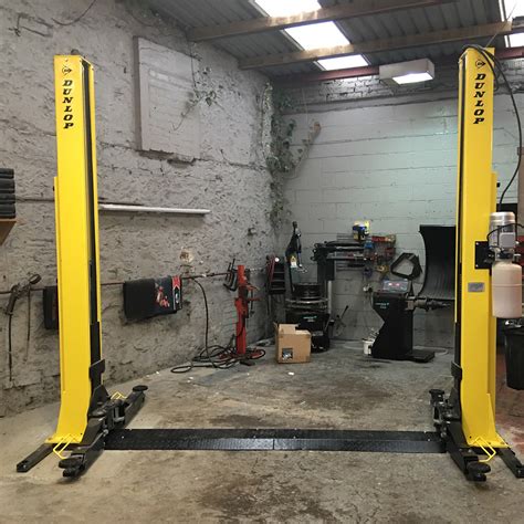 DUNLOP DL240 4 Tonne Two Post Lift Electro Hydraulic