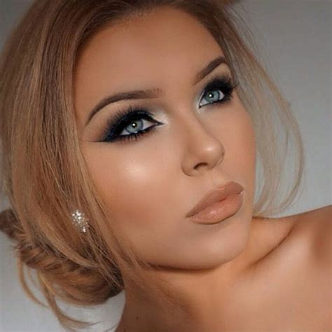 Get The Perfect Smokey Eye Nude Lips Look
