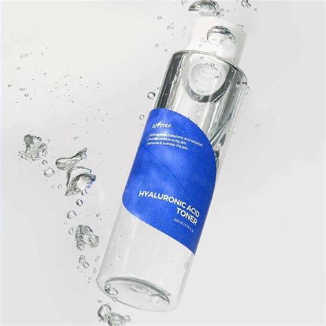 Isntree Hyaluronic Acid Toner Plus 200 ml | lyko.com