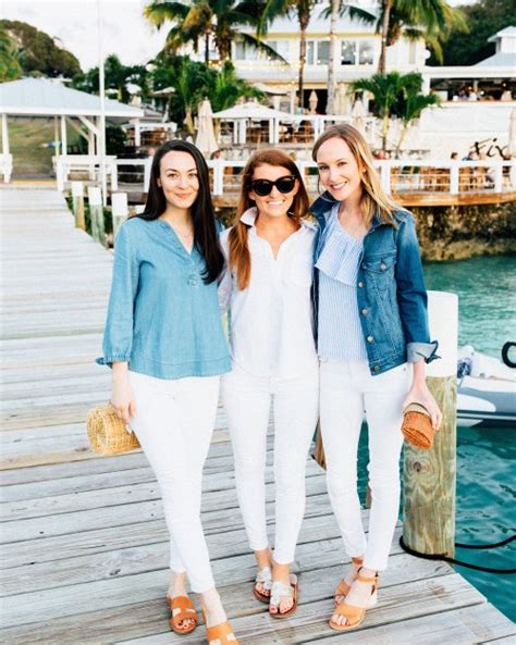 Hot Sexy Kelly Larkin Bikini Pics