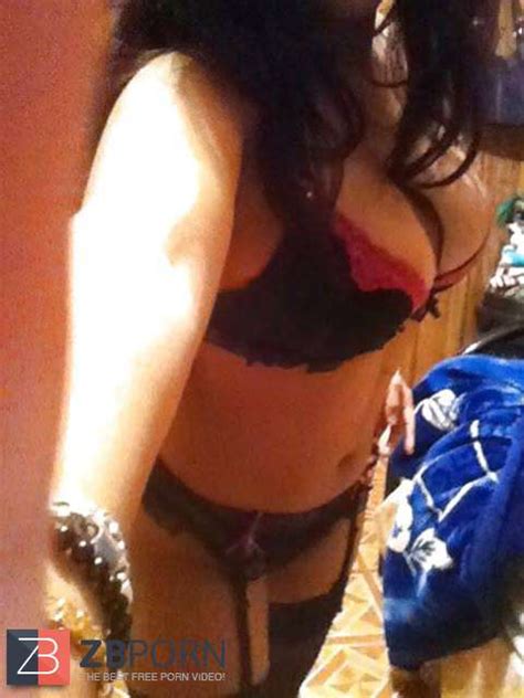 Decent Lesbos ZB Porn