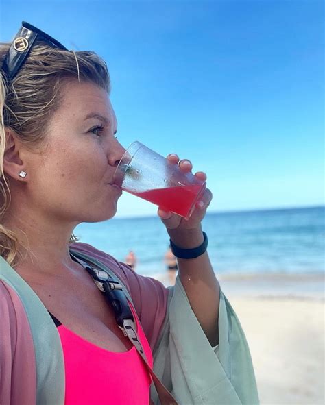 Marta Manowska na Dominikanie Raczy fanów zdjęciami w bikini i cytatami Maty