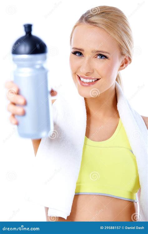Femme Blonde Sportive Mignonne Retenant La Bouteille D Eau Image Stock Image Du Attrayant