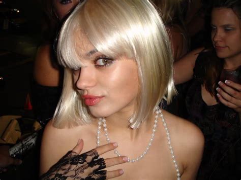 Mila Kunis Mila Kunis Blonde Girl