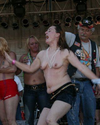 THE ONLY NAKED AMONG AROUSED CROWD Porn Pictures XXX Photos Sex Images 3663780 PICTOA