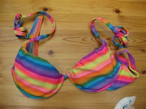 Bunter Bikini Kleiderkorb De