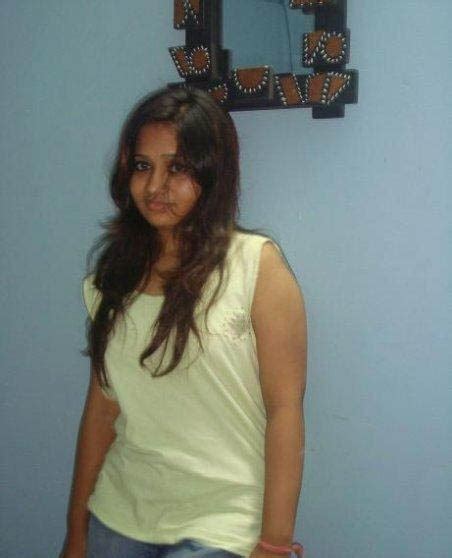 Iesikin HOT PAKISTANI DESI AUNTIES